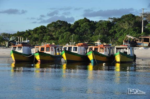 As lindas cores do final de tarde no Mar de Dentro, na Ilha do Mel, no litoral do Paraná